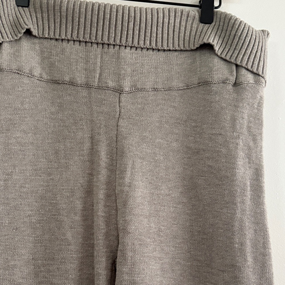 Chic Gray Flare Pants for Women - Picture 3 of 4